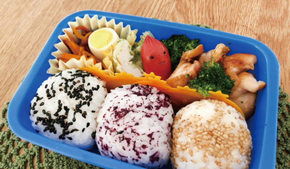 An example of what my bento (lunch box) would look like 