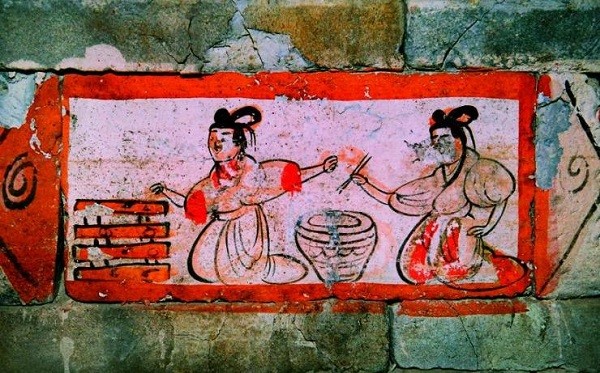 Tombs of Wei and Jin Dynasties (220-420CE) near Jiayuguan City include mural bricks which show the use of chopsticks.